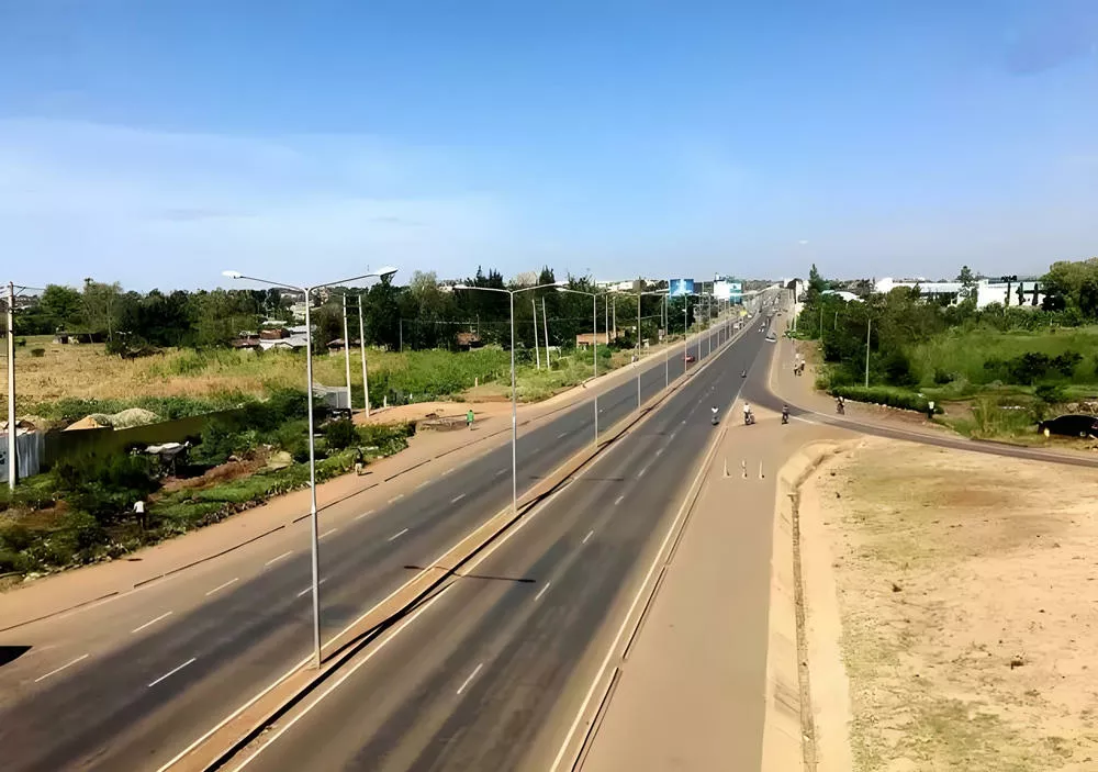 肯尼亞卡瑪提拉公路