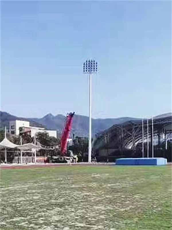 20220310溫州大學(xué)亞運會訓(xùn)練場35米28800W爬梯式高桿燈-4